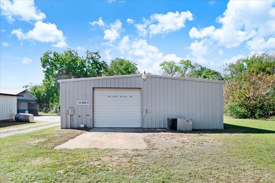 More Photos Of 101 Dunn St, Four Oaks Freestanding For Sale