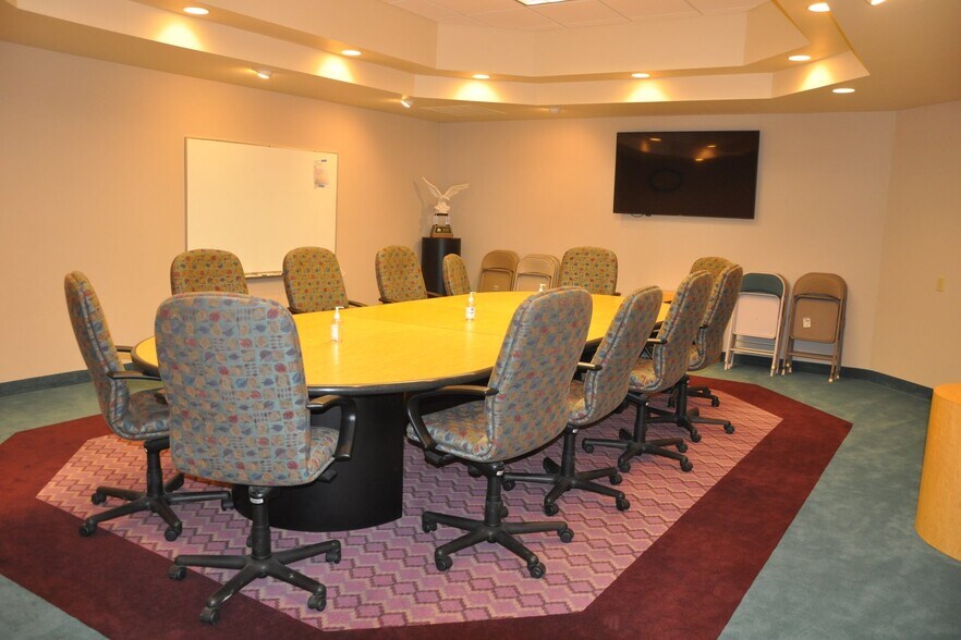 More Photos Of 669 N Medina St, Loretto Office For Sale