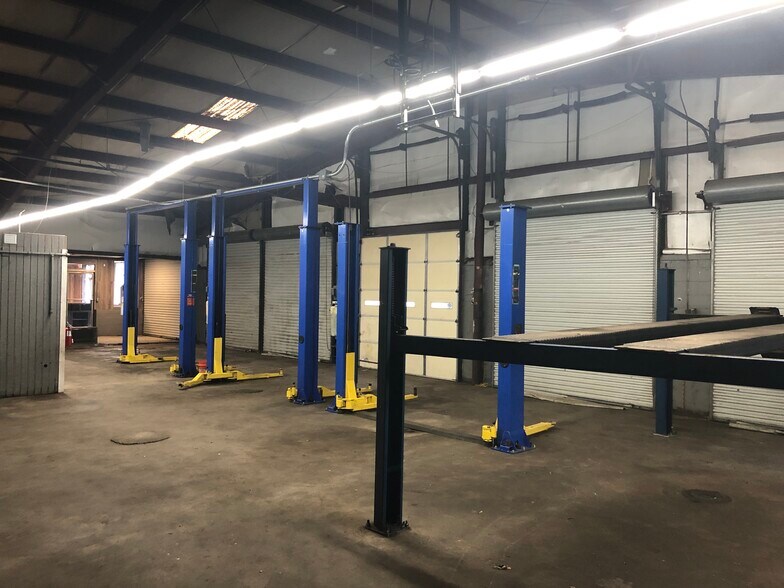 More Photos Of 4403 S Main St, Acworth Freestanding For Sale