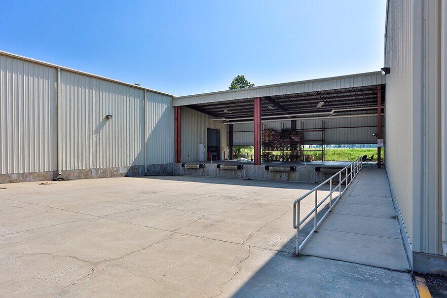 More Photos Of 1209-1215 N FM 3083 Rd E, Conroe Warehouse For Lease