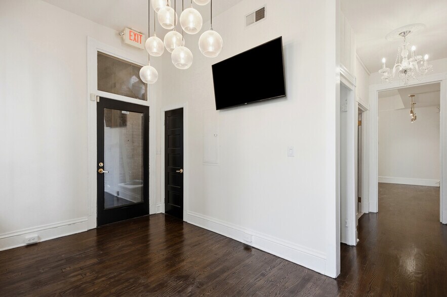 More Photos Of 16 E Main St, Richmond Storefront Retail Office For Lease