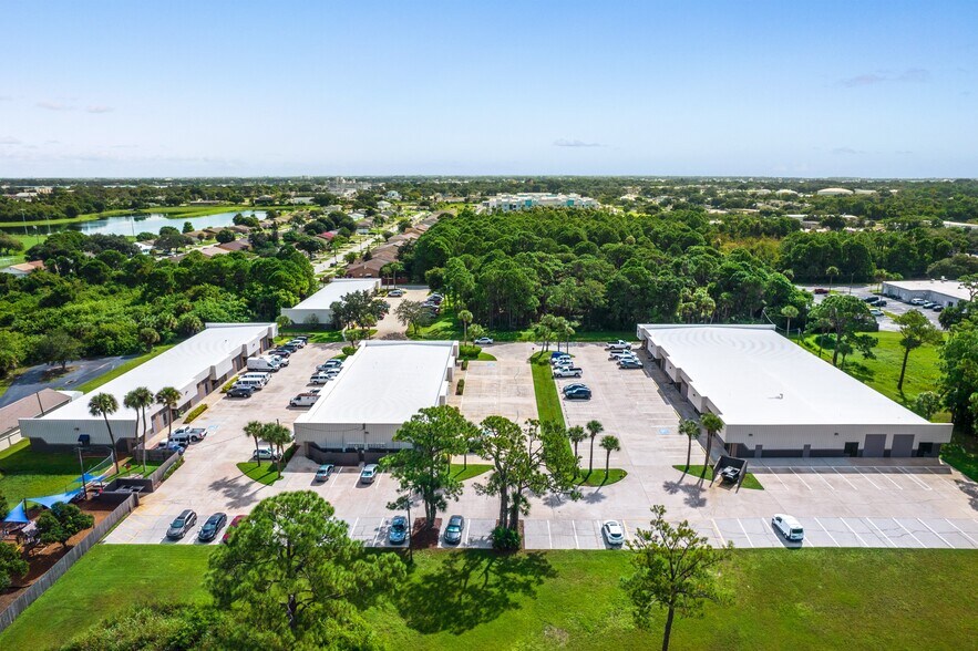 More Photos Of 1535 N Cogswell St, Rockledge Warehouse For Lease
