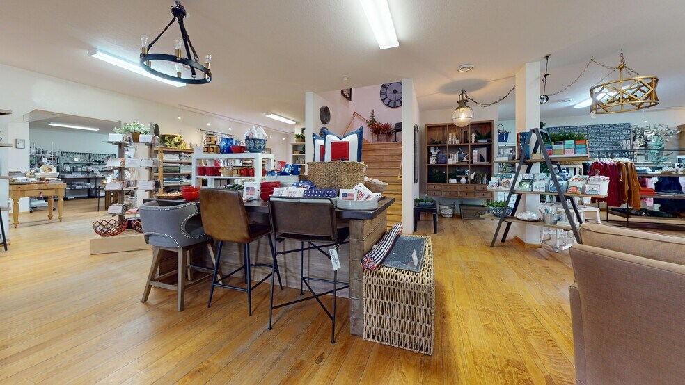 More Photos Of 225 SE 21st St, Grand Rapids Storefront Retail Office For Sale