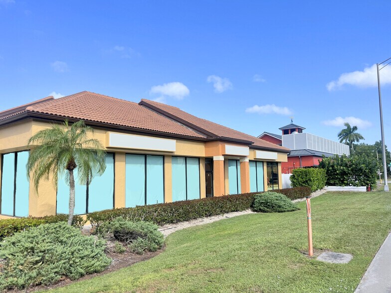 Primary Photo Of 10353 Tamiami Trl N, Naples Unknown For Lease