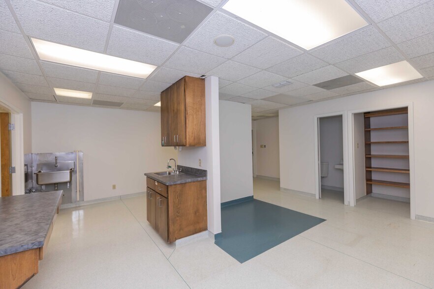 More Photos Of 7308 Fleming Ave, Amarillo Medical For Lease