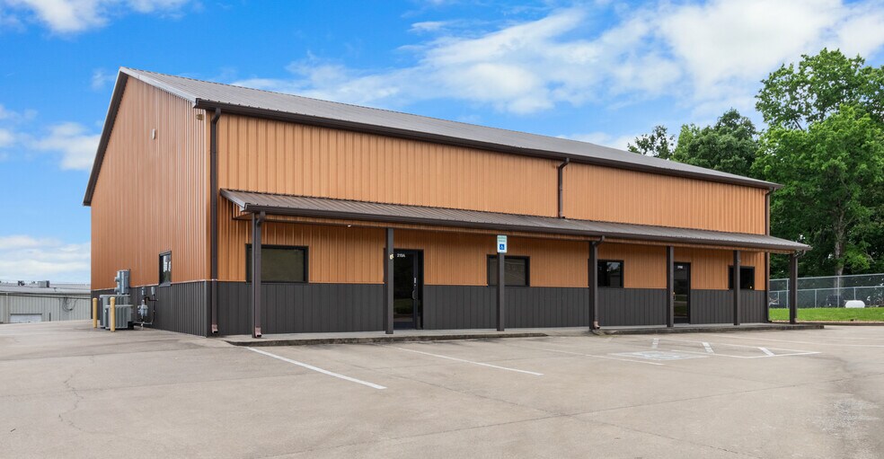 More Photos Of 219 Industrial Dr, Clarksville Warehouse For Lease