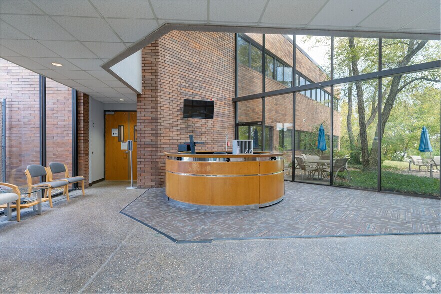 More Photos Of 945-951 Hornet Dr, Hazelwood Office For Sale