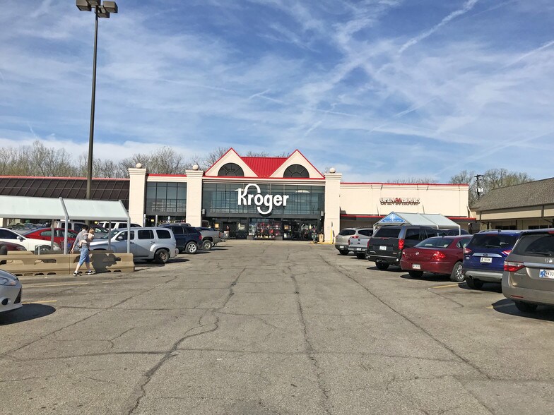More Photos Of 370-530 S Indiana St, Mooresville General Retail For Lease
