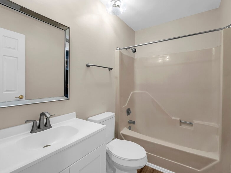 More Photos Of 520 Courtwood Ln, Hendersonville Apartments For Sale