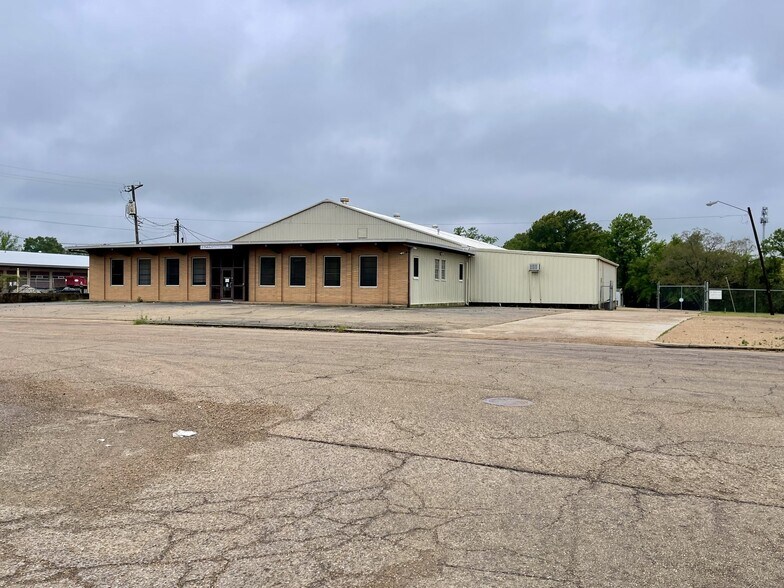 Primary Photo Of 2689 Livingston Rd, Jackson Warehouse For Sale