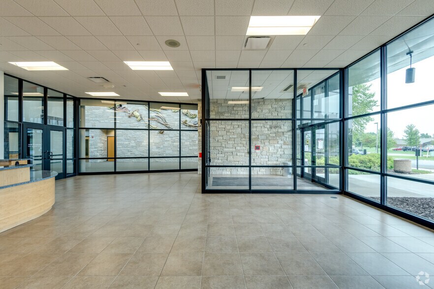 More Photos Of 1451 McMahon Dr, Neenah Office For Sale