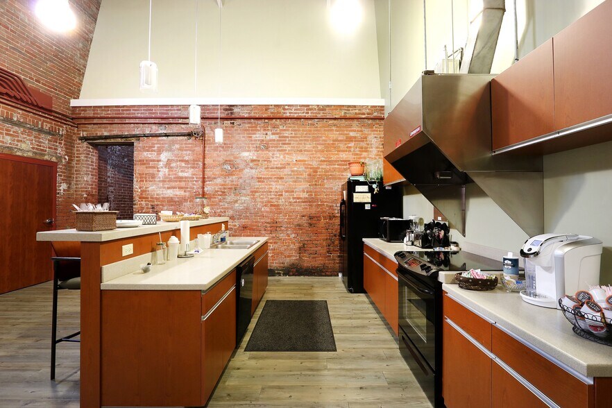 More Photos Of 100-256 Match Factory Pl, Bellefonte Medical For Lease