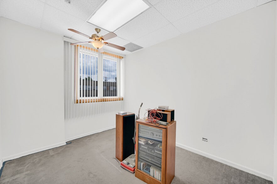 More Photos Of 2201 W Roosevelt Rd, Broadview Office For Sale