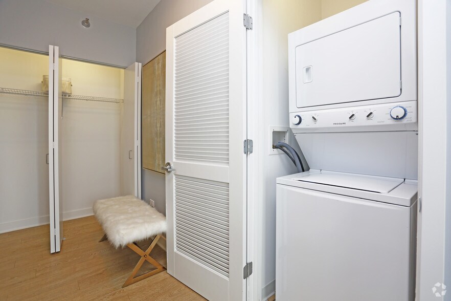More Photos Of 200 N Michigan Ave, Chicago Apartments For Lease