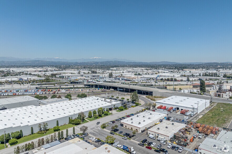 More Photos Of 13360 Molette St, Santa Fe Springs Warehouse For Lease