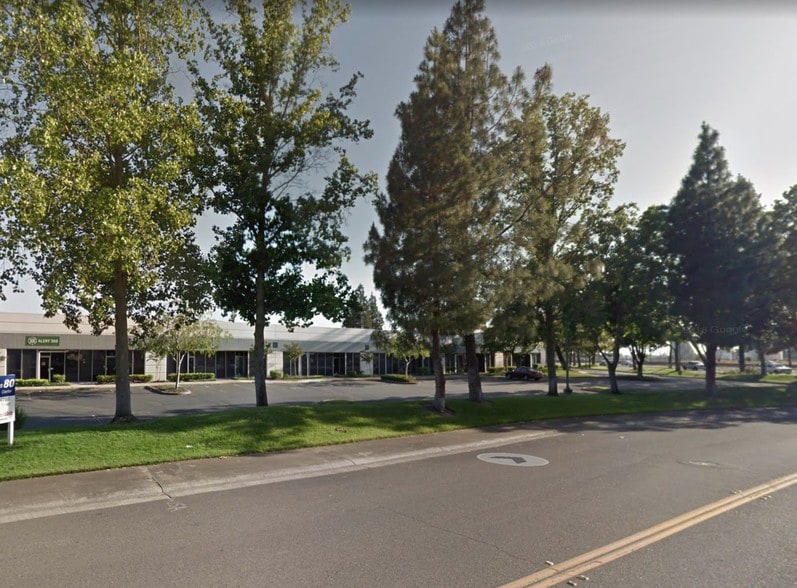 More Photos Of 4612 Roseville Rd, North Highlands Flex For Lease