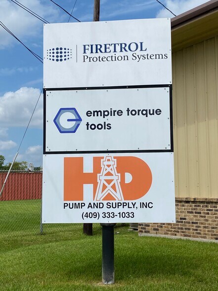 More Photos Of 1930 W Cardinal Dr, Beaumont Warehouse For Lease