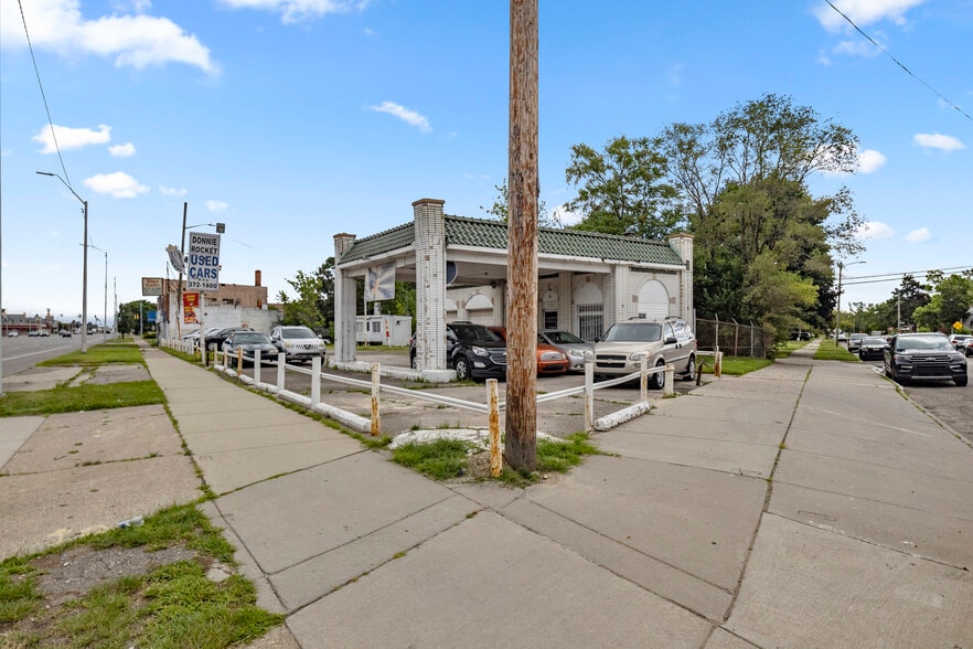 More Photos Of 14760 Gratiot Ave, Detroit Specialty For Sale