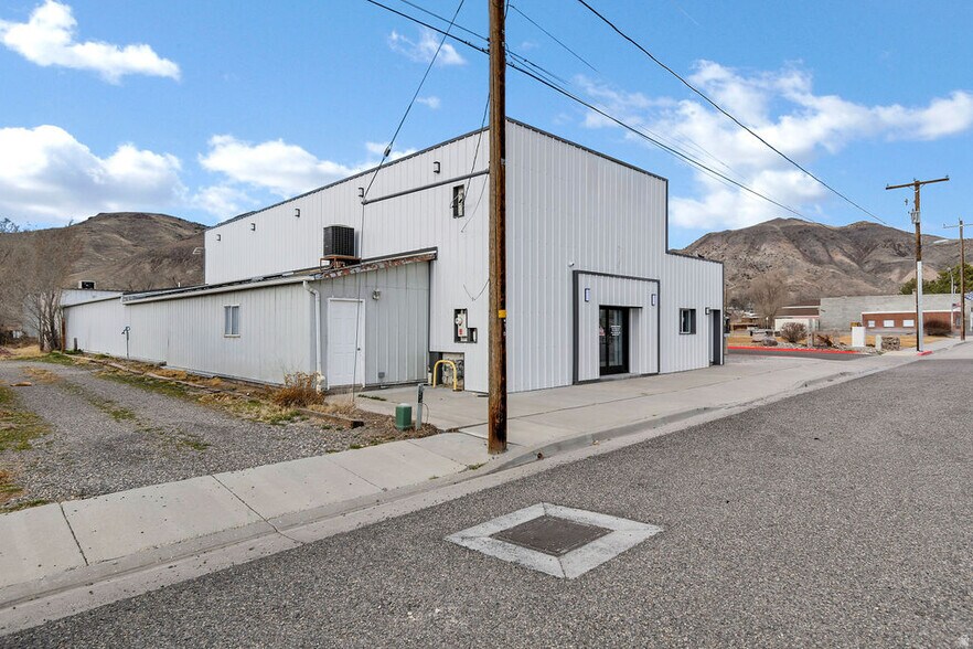More Photos Of 46 S Center St, Elsinore Industrial For Sale