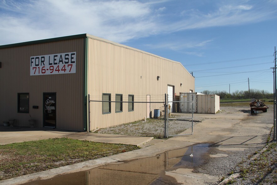 More Photos Of 2730 Commerce St, Wichita Falls Flex For Sale