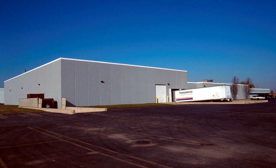 More Photos Of 400 E Fullerton Ave, Carol Stream Manufacturing For Sale