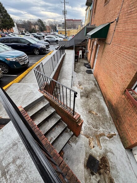 More Photos Of 248-252 W Broad St, Falls Church Storefront Retail Office For Lease
