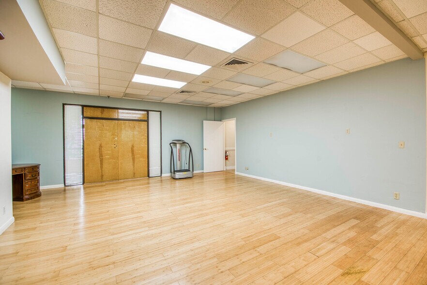 More Photos Of 11211 Prosperity Farms Rd, Palm Beach Gardens Medical For Sale