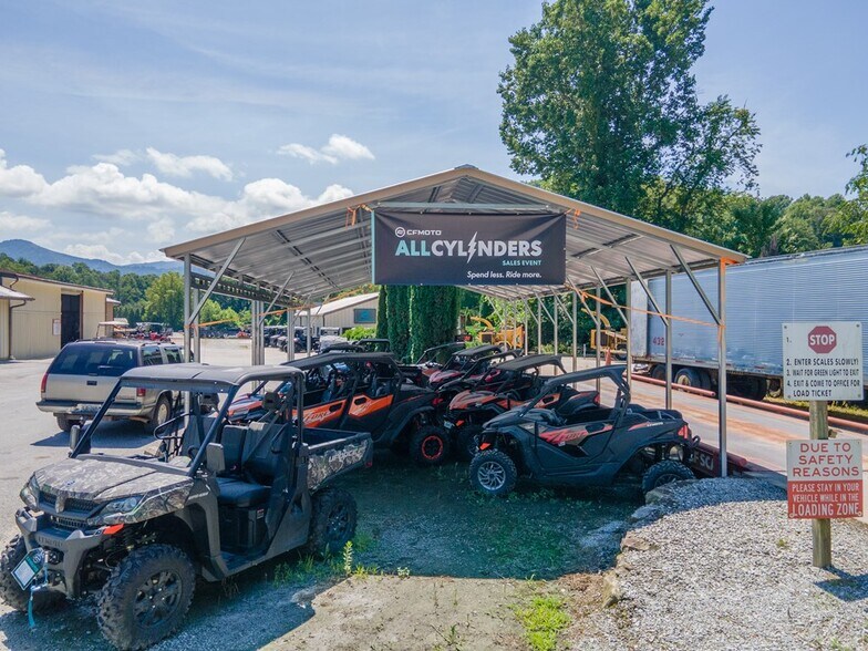 More Photos Of 424 Terrell Rd, Franklin Showroom For Sale