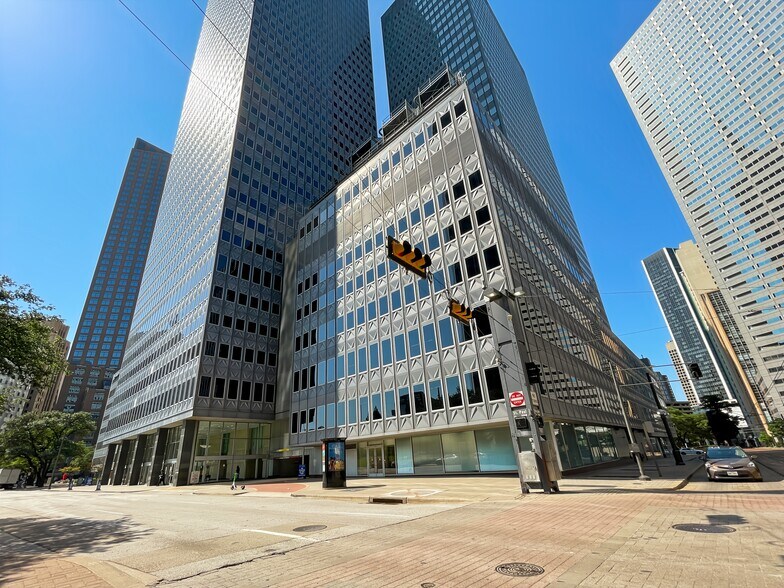 More Photos Of 325 N Saint Paul St, Dallas Coworking Space