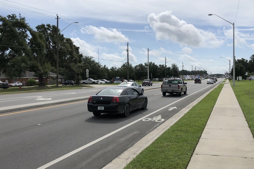 More Photos Of 161 SW Stonegate Ter, Lake City Storefront Retail Office For Lease