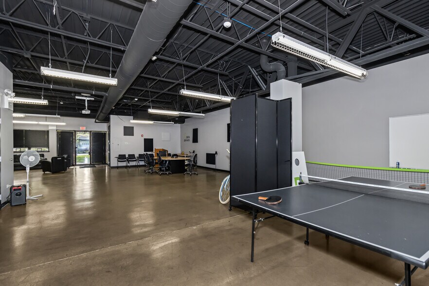 More Photos Of 100 Hillcrest Blvd, Schaumburg Office For Lease