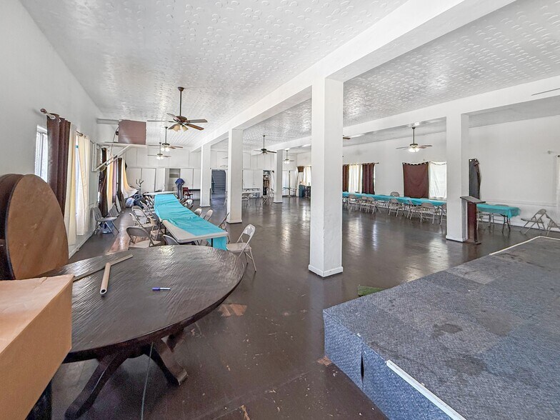 More Photos Of 7101 Menlo Ave, Los Angeles Specialty For Sale