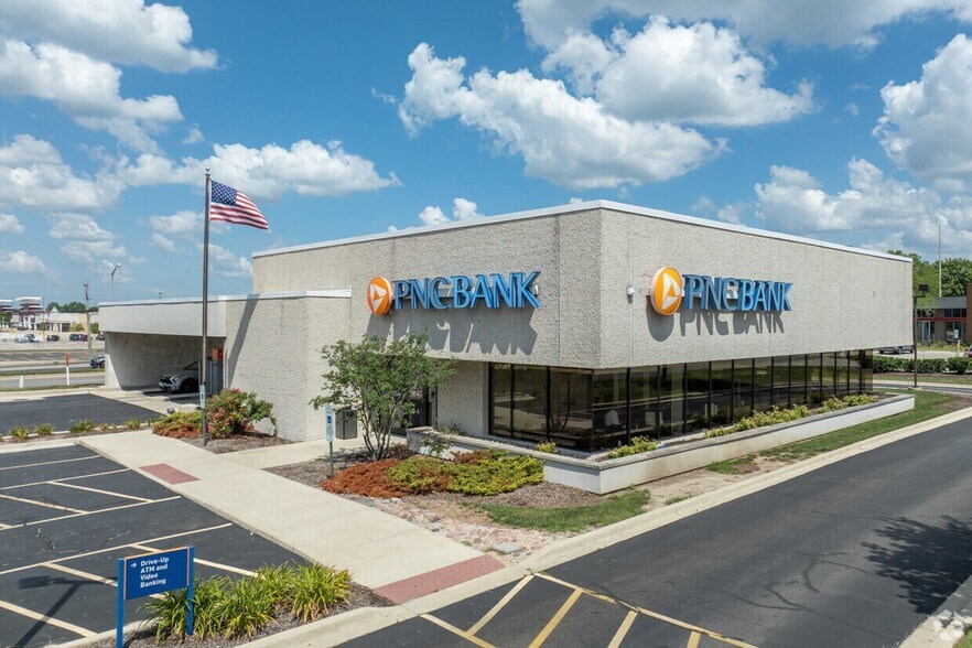 Primary Photo Of 7351 Lemont Rd, Downers Grove Bank For Sale