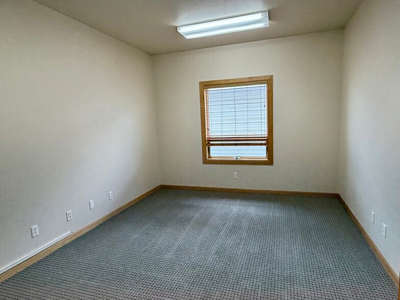 More Photos Of 120 Cole Ave, Pinedale Office For Sale