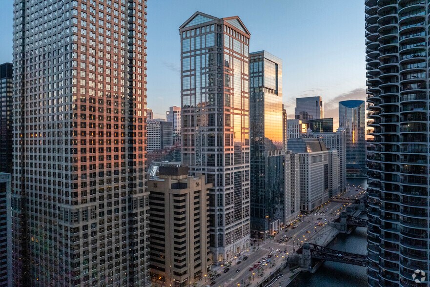 More Photos Of 77 W Wacker Dr, Chicago Office For Lease