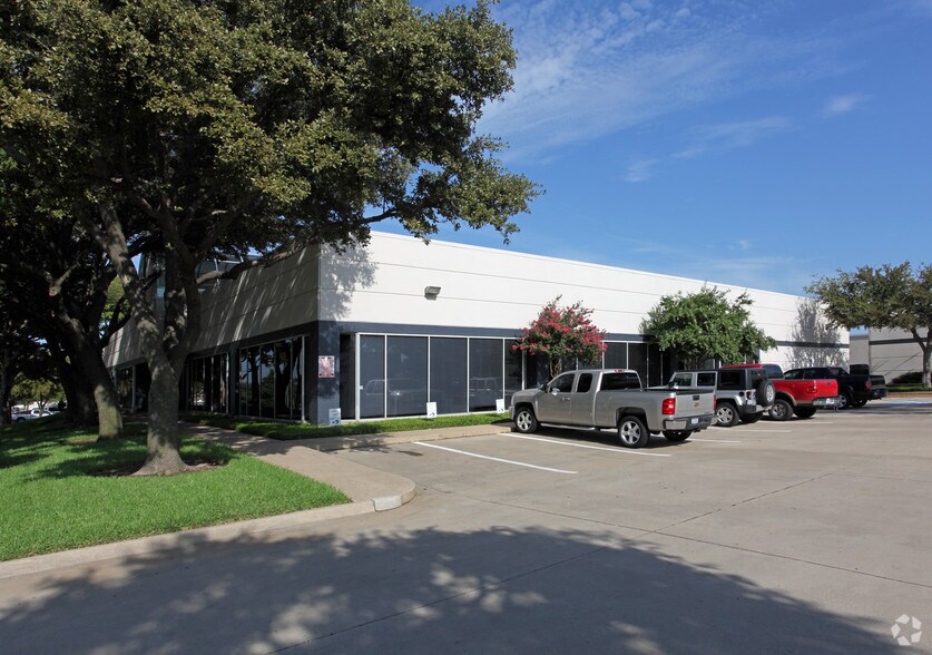 More Photos Of 2855 Trinity Square Dr, Carrollton Light Distribution For Lease