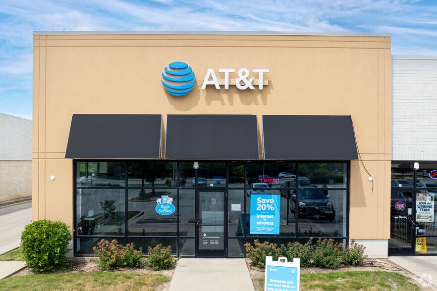 More Photos Of 970-988 S Waukegan Rd, Waukegan Freestanding For Lease
