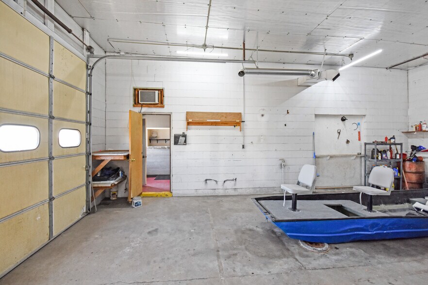 More Photos Of 100 W Falcon Hwy, Flanagan Flex For Sale