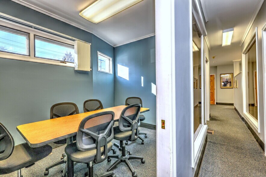 More Photos Of 1948 Chapel St, New Haven Office For Sale