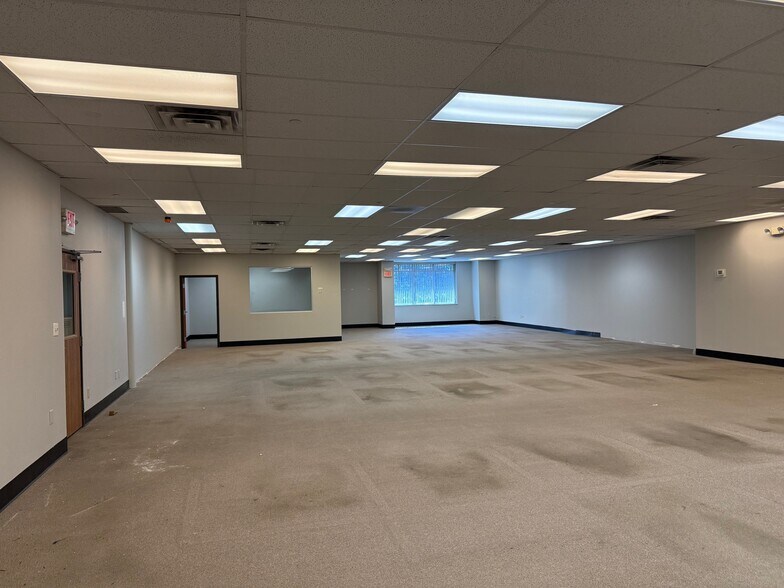 More Photos Of 800-820 Freeway Dr N, Columbus Office For Lease