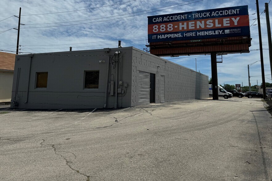 More Photos Of 8208 Allisonville Rd, Indianapolis Medical For Sale