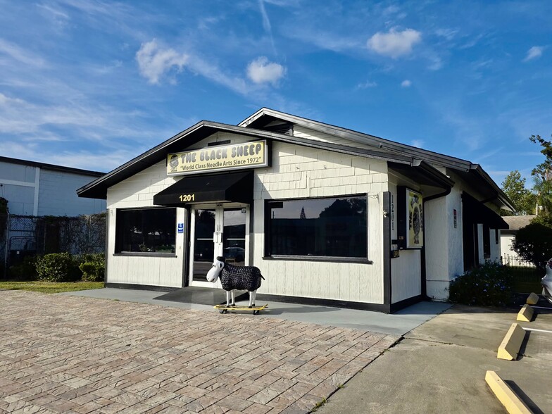 More Photos Of 1201 W Fairbanks Ave, Orlando Freestanding For Lease