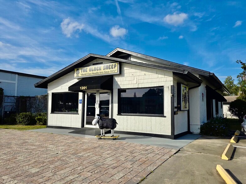 More Photos Of 1201 W Fairbanks Ave, Orlando Freestanding For Lease