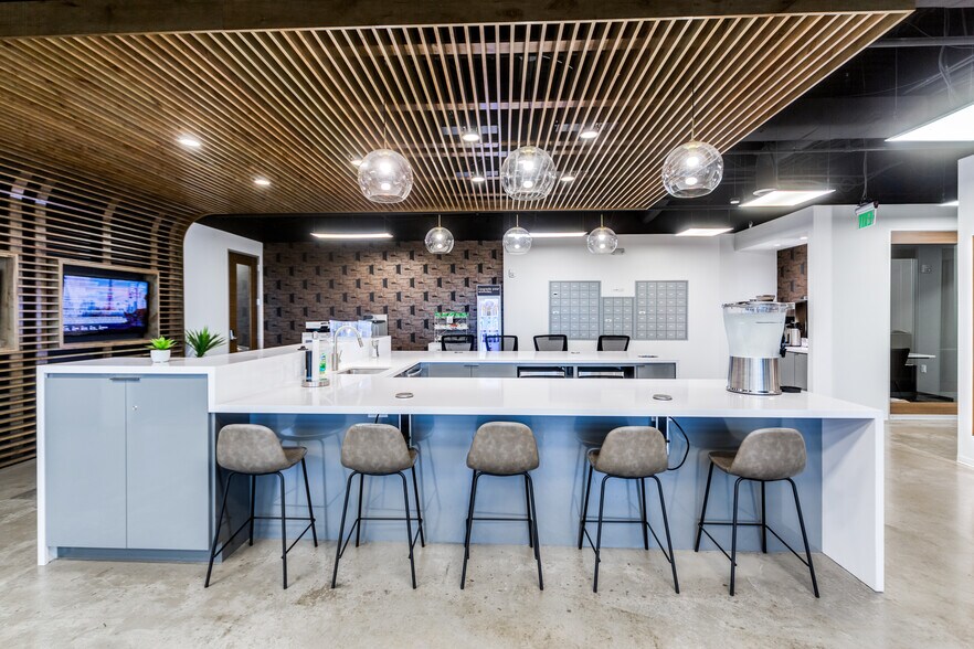 More Photos Of 77 Sugar Creek Center Blvd, Sugar Land Coworking Space