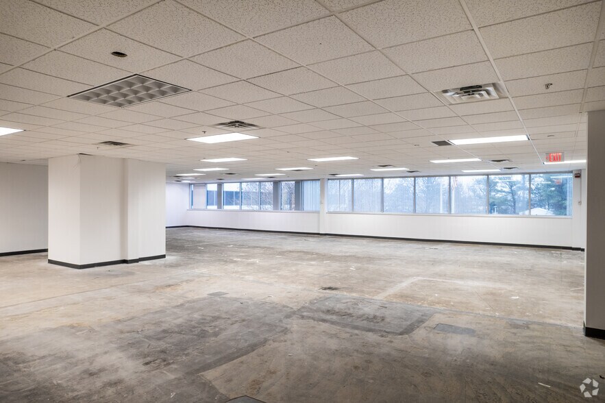 More Photos Of 2950 Express Dr S, Islandia Office For Lease