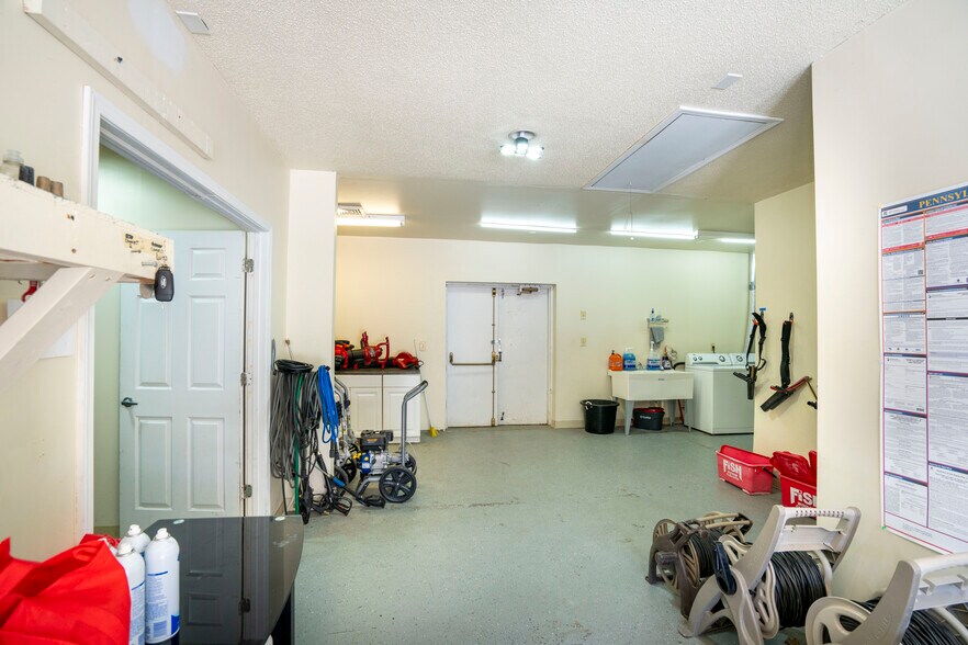 More Photos Of 3340 E Pleasant Valley Blvd, Altoona Freestanding For Sale