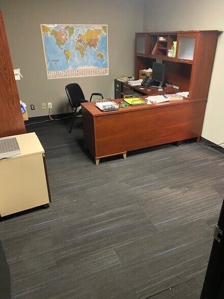 More Photos Of 1805 W Detroit St, Broken Arrow Service For Lease