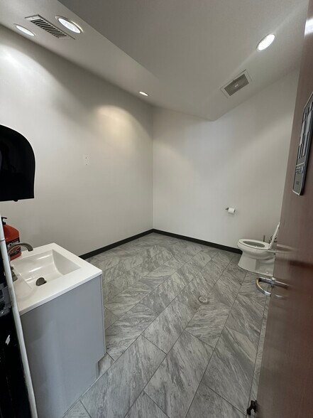 More Photos Of 1160 N Las Palmas Ave, Los Angeles Loft Creative Space For Lease