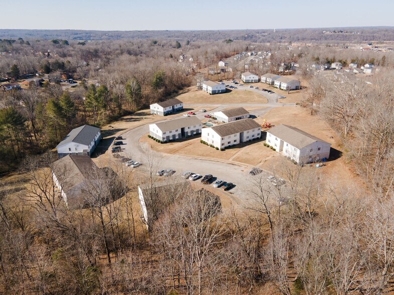 More Photos Of 1351 Avondale Dr, Clarksville Apartments For Sale