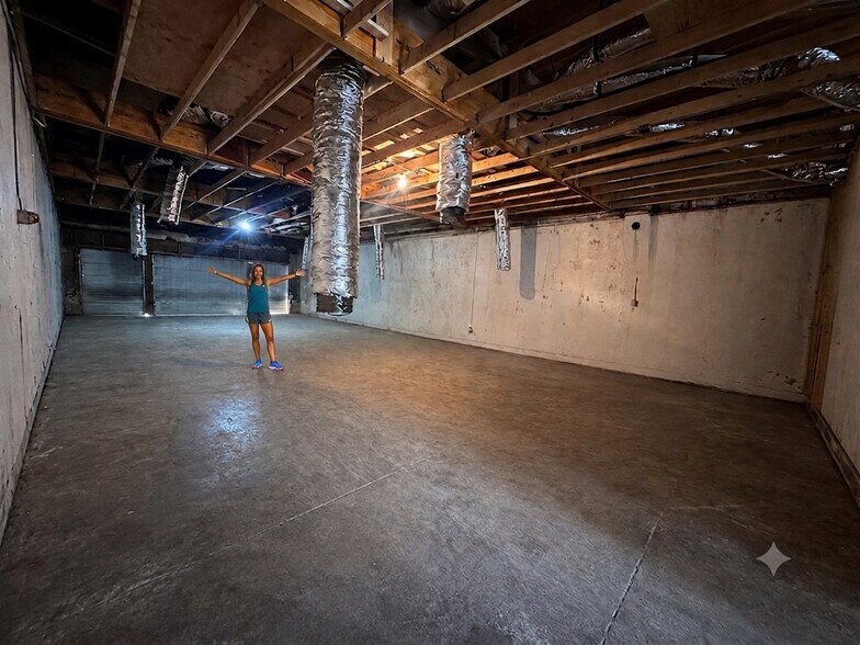 More Photos Of 824 Ralph David Abernathy Blvd, Atlanta Storefront For Lease